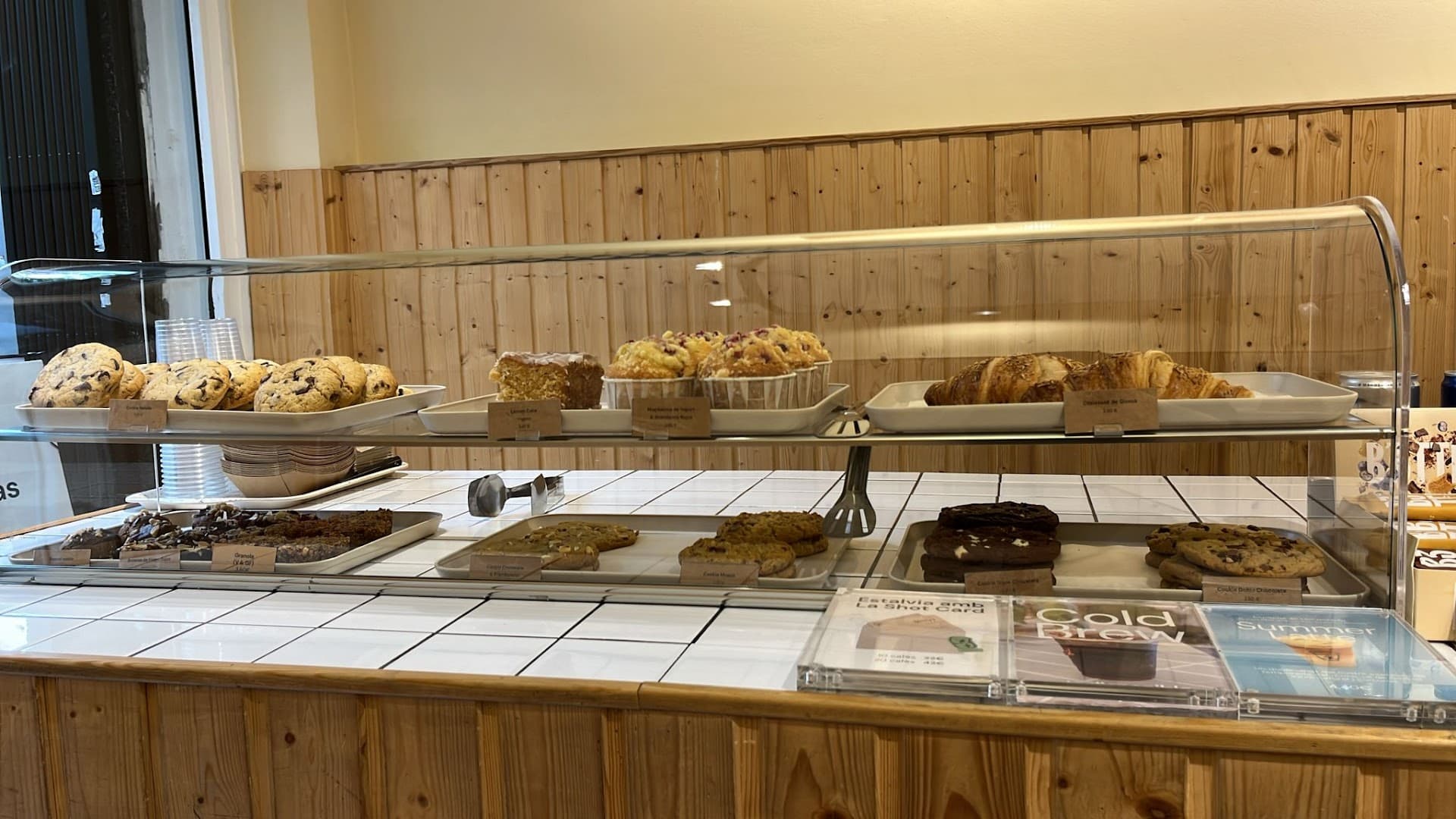 Syra Coffee - Sants specialty coffee shop in Barcelona - photo 11