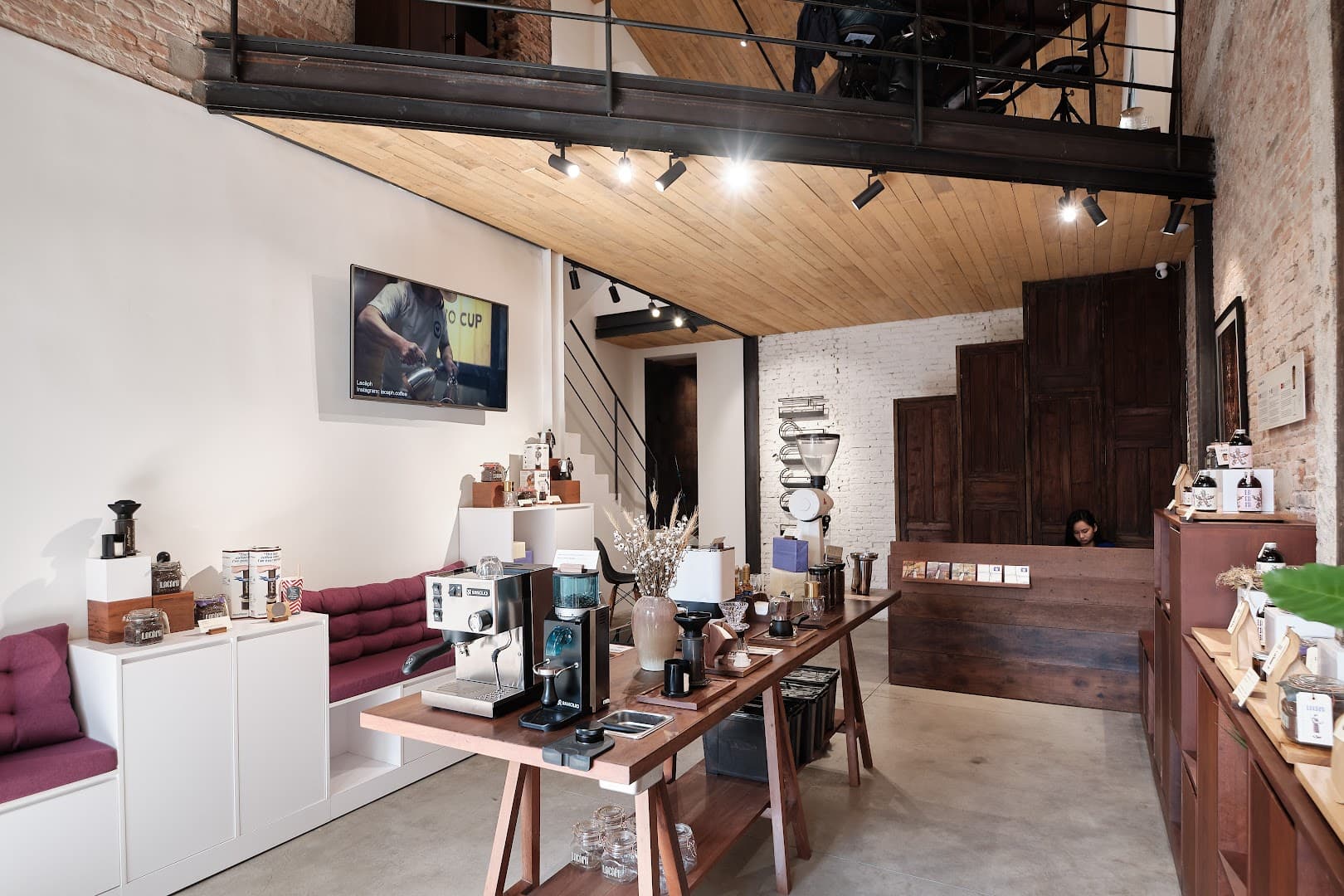 Lacàph Coffee Experiences Space 🇻🇳☕️ - specialty coffee shop in District 1