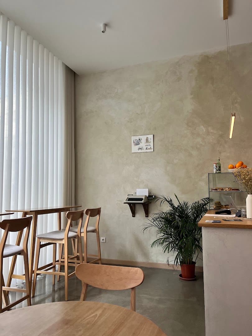 Kuji Coffee - specialty coffee shop in Porto