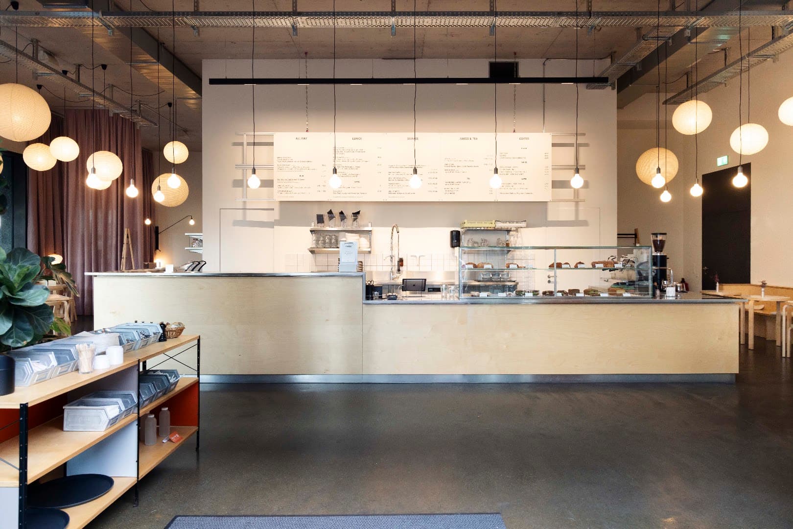 Collective Bakery - specialty coffee shop in Industriequartier