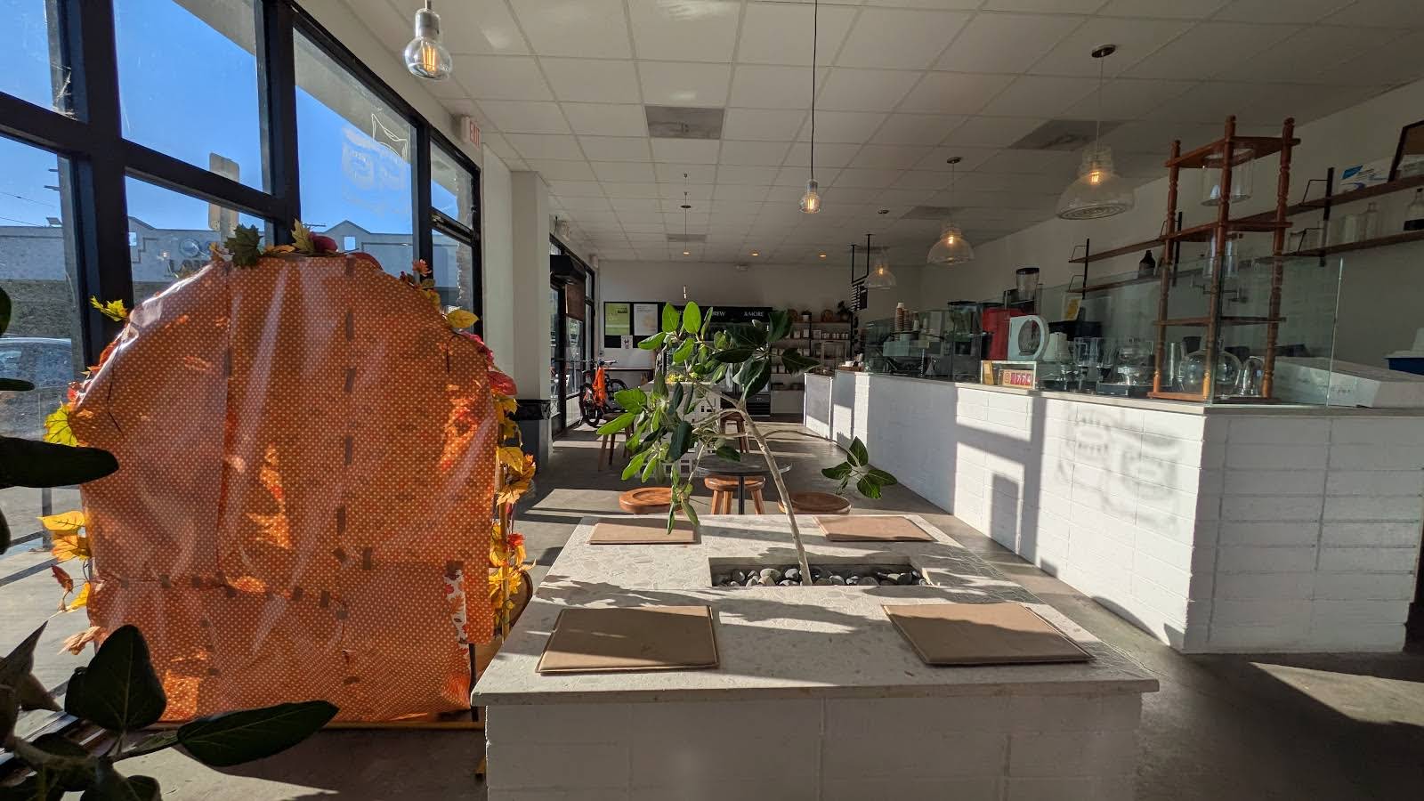 Regent Coffee Brew and Bottle House specialty coffee shop in Los Angeles - photo 14