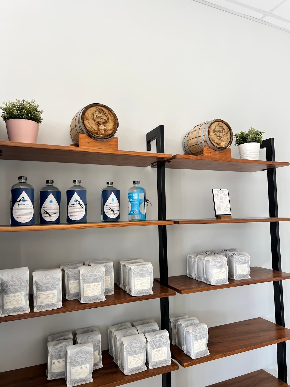 Regent Coffee Brew and Bottle House specialty coffee shop in Los Angeles - photo 8