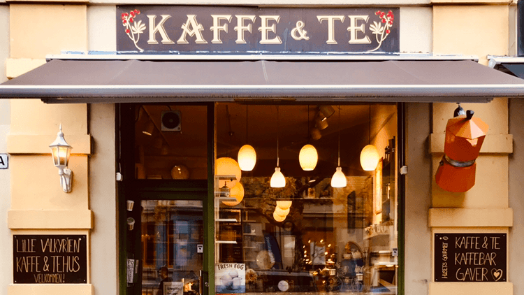 Storefront of Little Valkyrie Coffee and Tea House, specialty coffee shop in Oslo