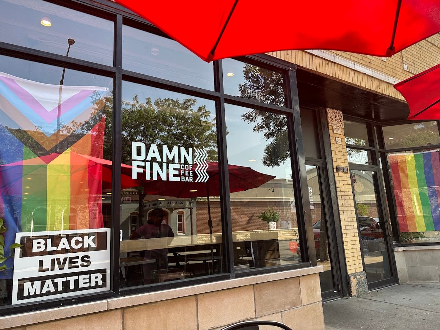 Damn Fine Coffee Bar specialty coffee shop in Chicago - photo 5