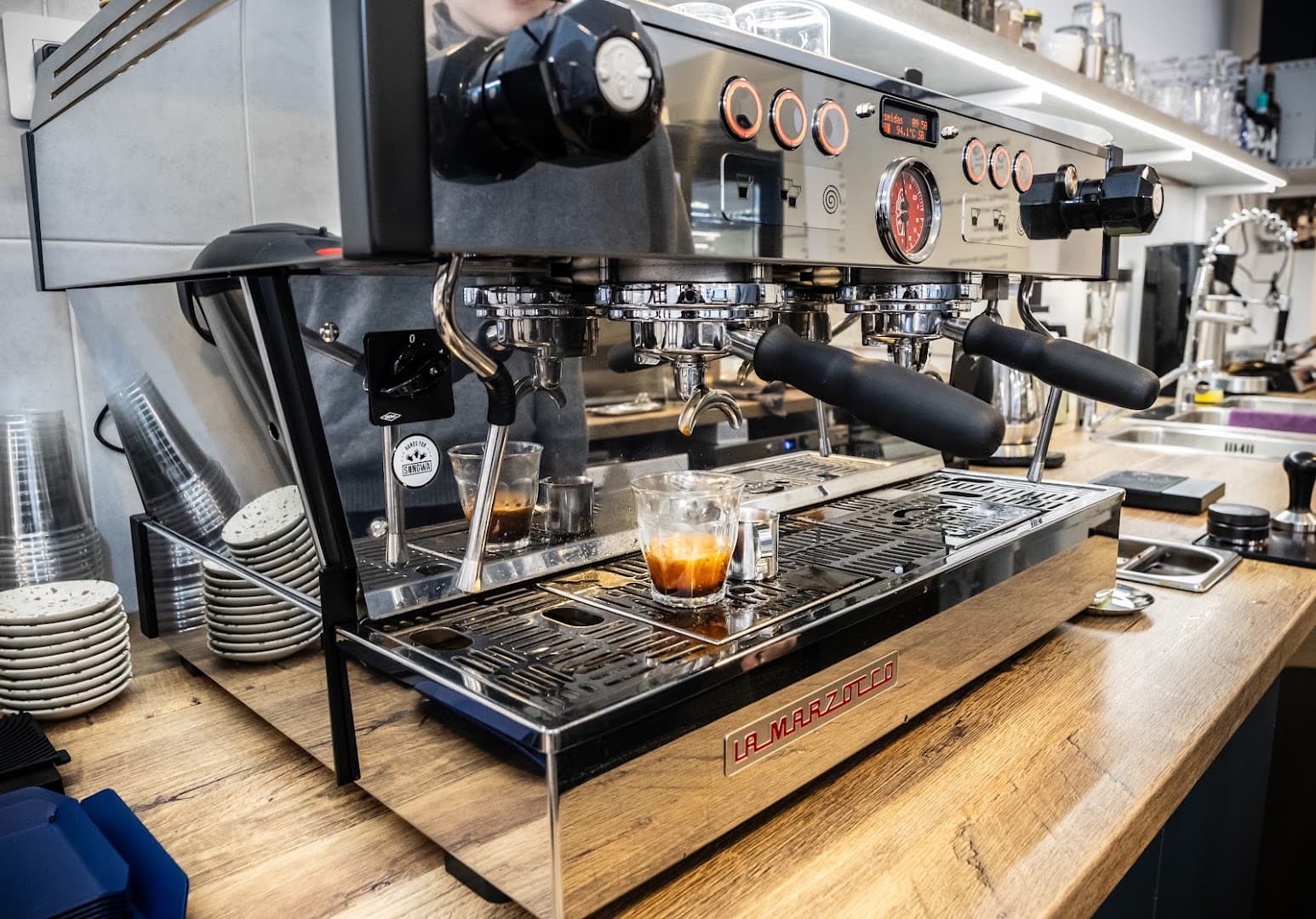 Coffee at kaš-mi-daš - papírnictví a kavárna, specialty coffee shop in Prague