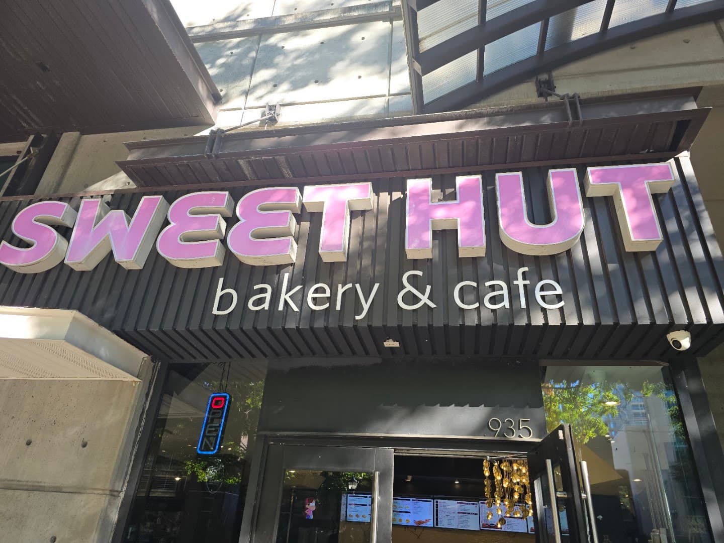 Sweet Hut Bakery & Cafe specialty coffee shop in Atlanta - photo 4