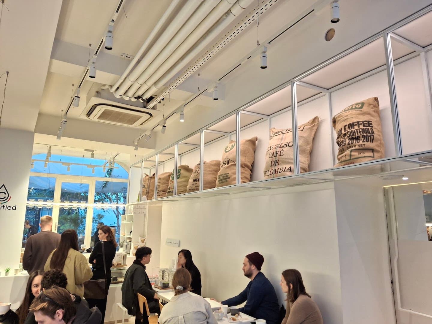 Certified café - specialty coffee shop in Paris