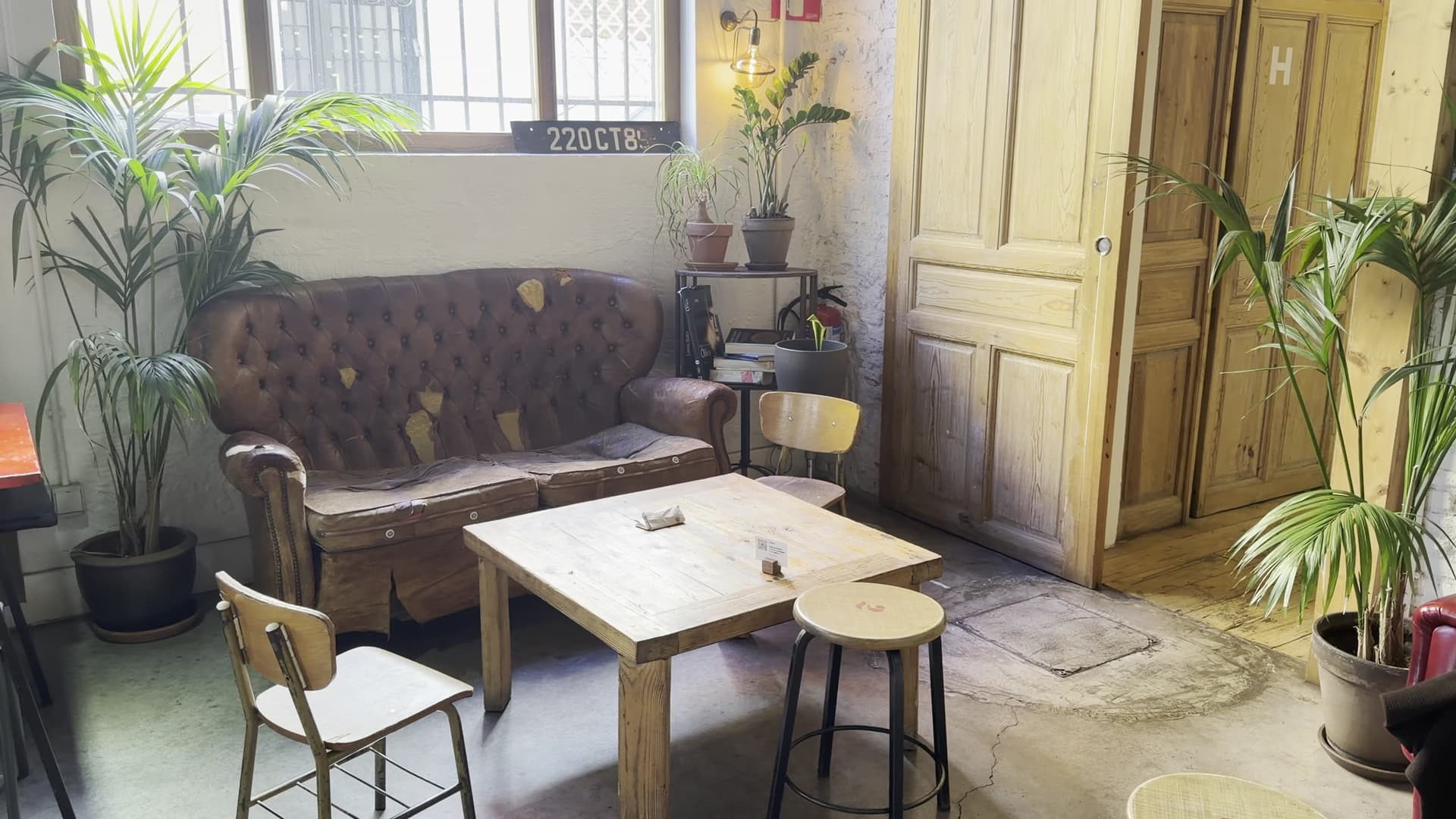 Monkee Koffee specialty coffee shop in Madrid - photo 3