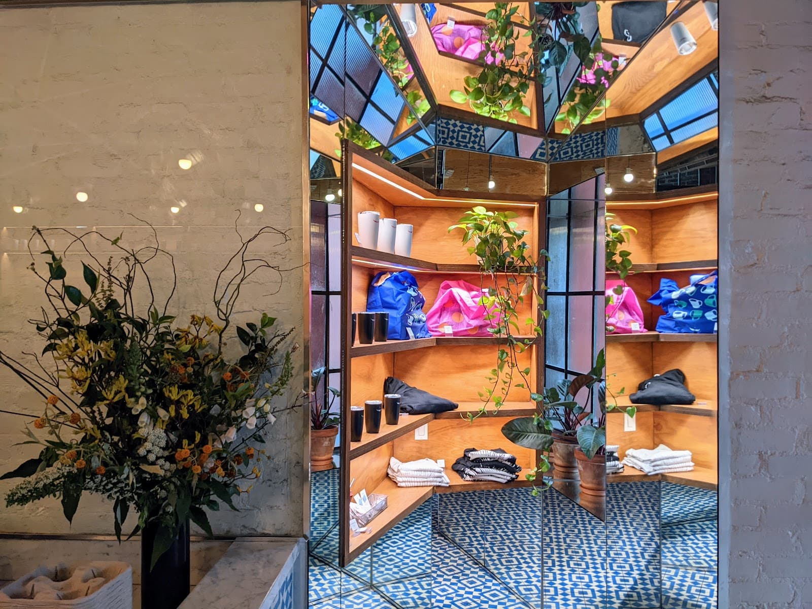 Intelligentsia Coffee Silver Lake Coffeebar - specialty coffee shop in Los Angeles