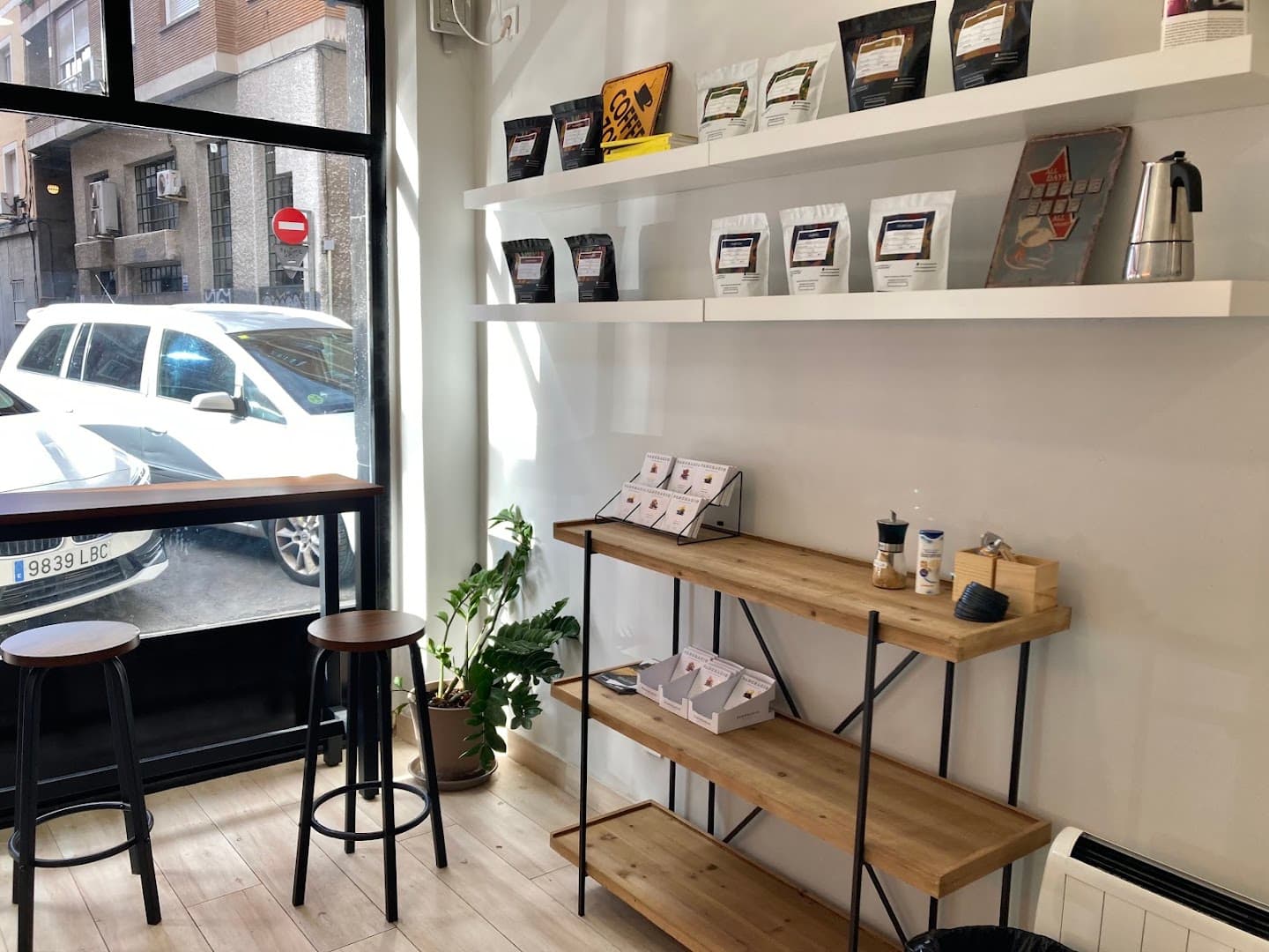 Nica Specialty Coffee - specialty coffee shop in Madrid