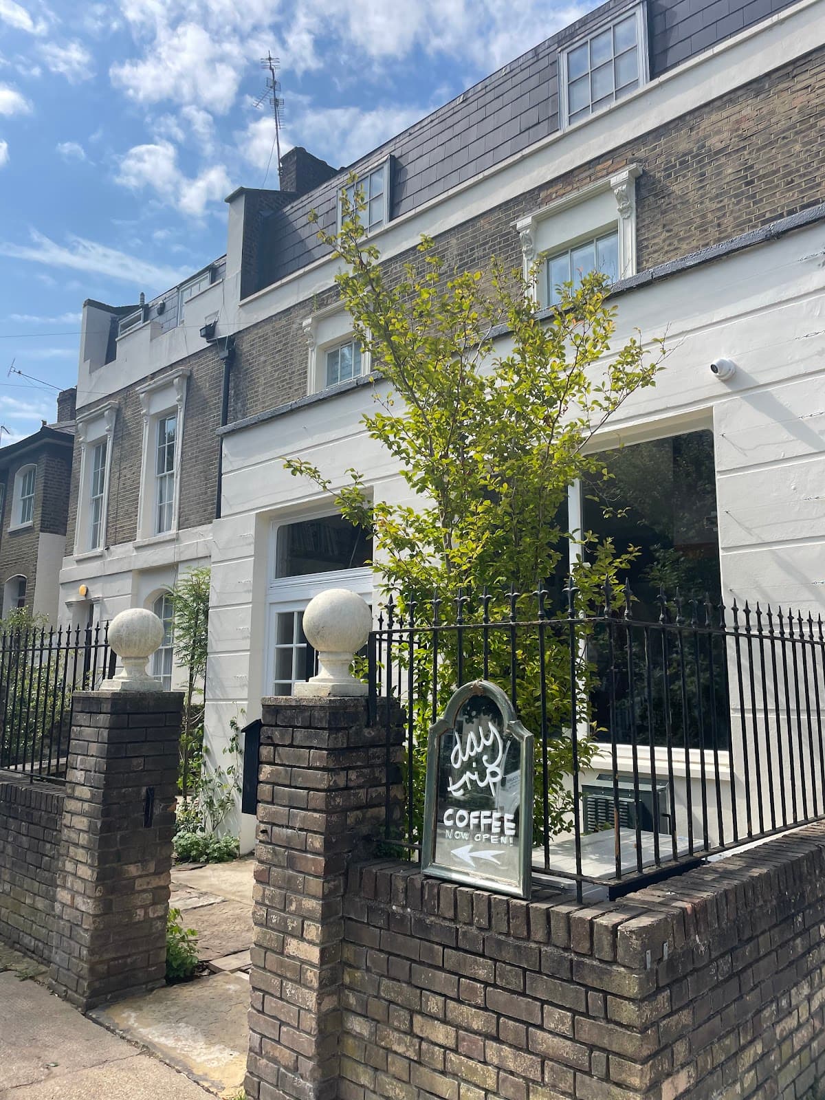 Day Trip - specialty coffee shop in Barnsbury