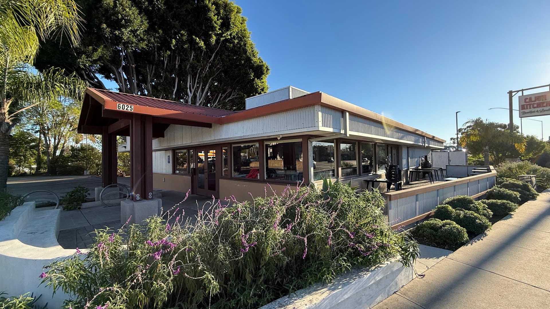 Storefront of Cajun Kitchen Cafe, specialty coffee shop in Santa Barbara