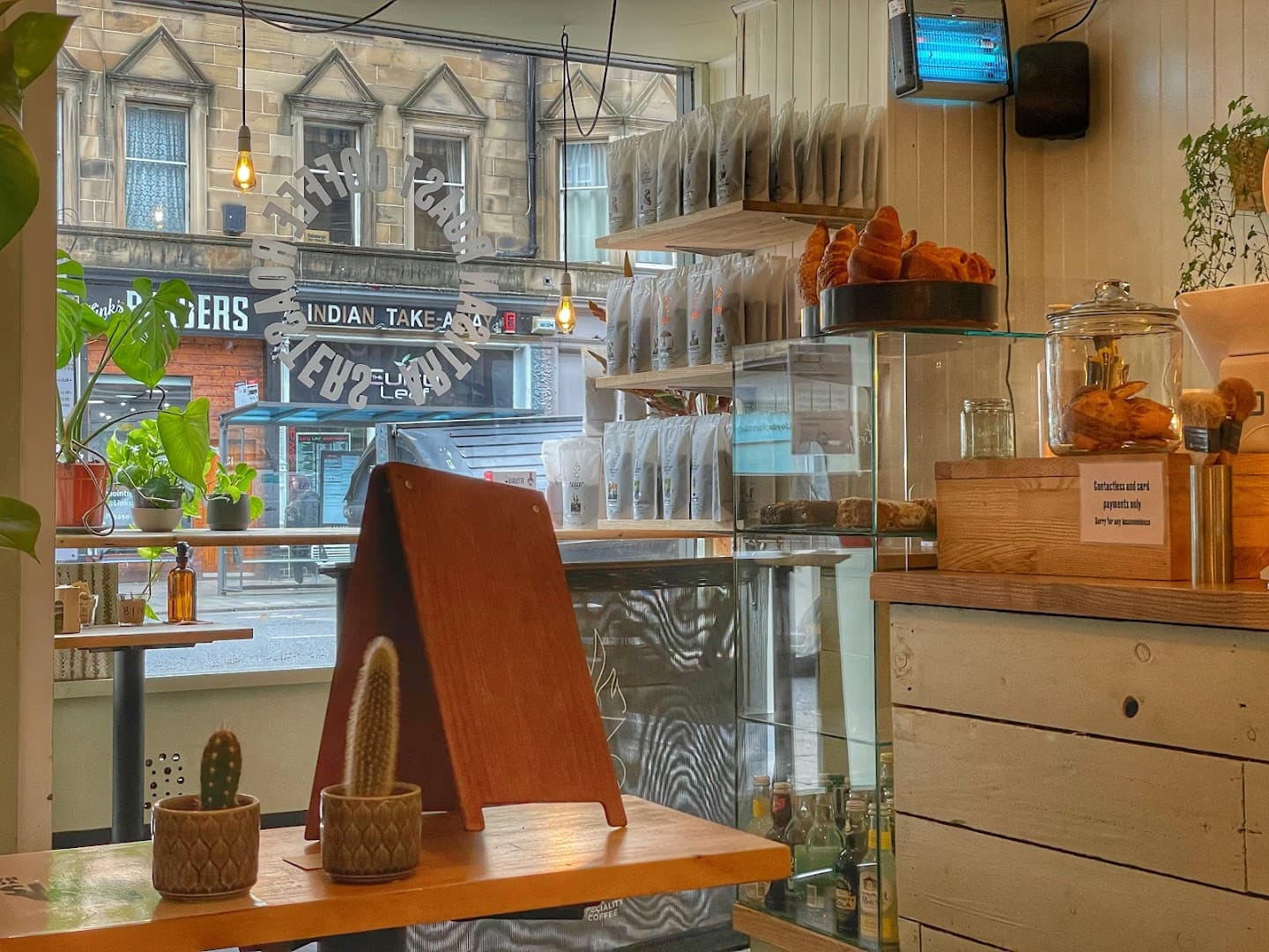 Artisan Roast Bruntsfield - specialty coffee shop in Edinburgh