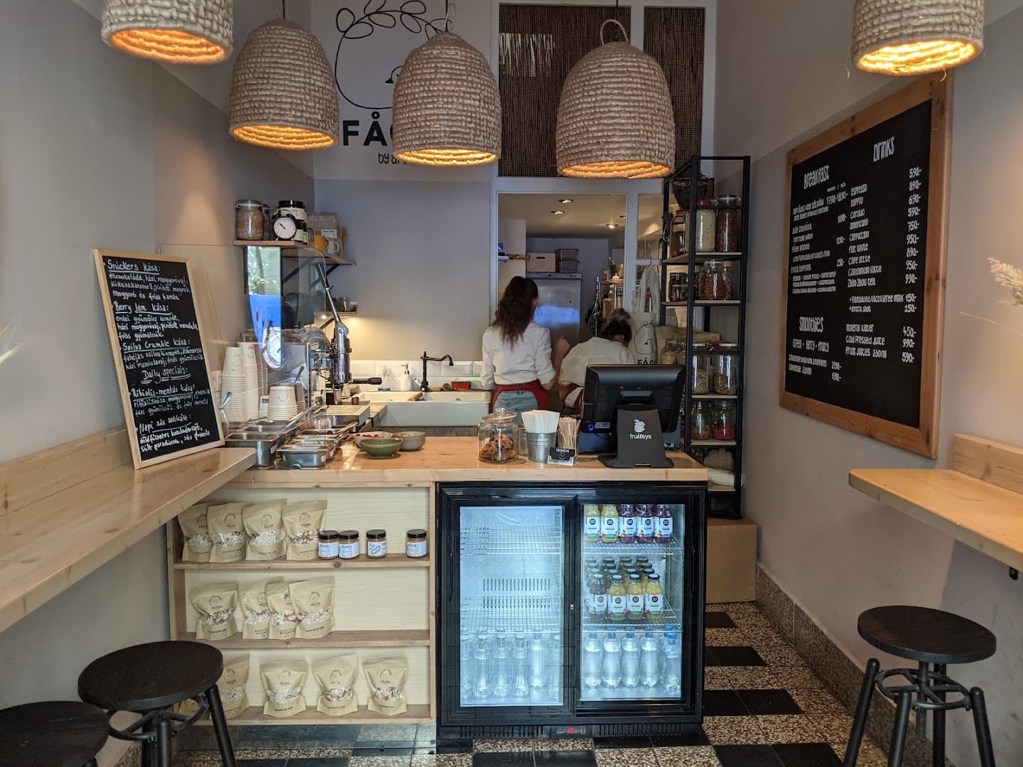 Fågel by Artizán specialty coffee shop in Budapest - photo 4