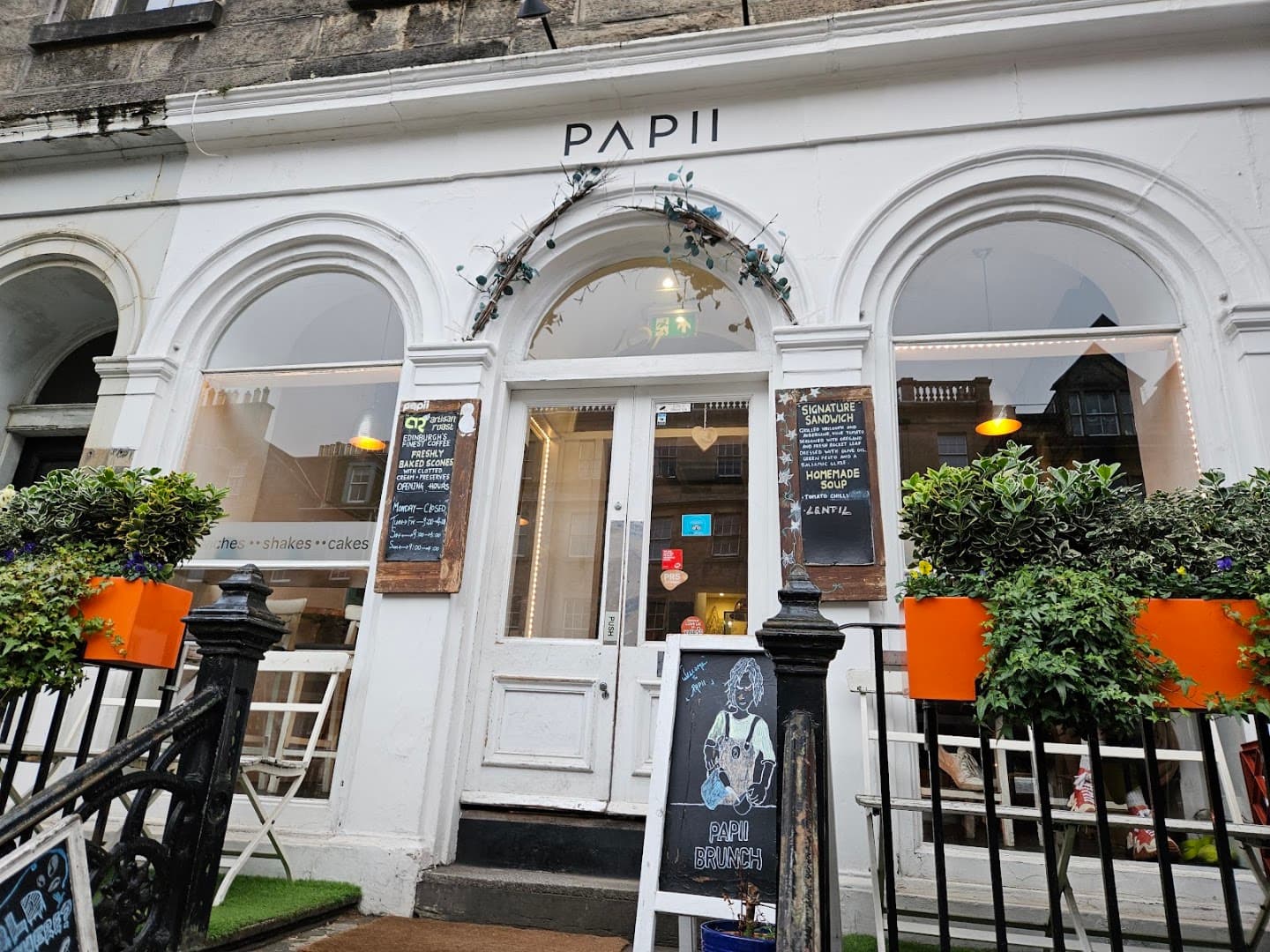 Storefront of Papii, specialty coffee shop in Edinburgh