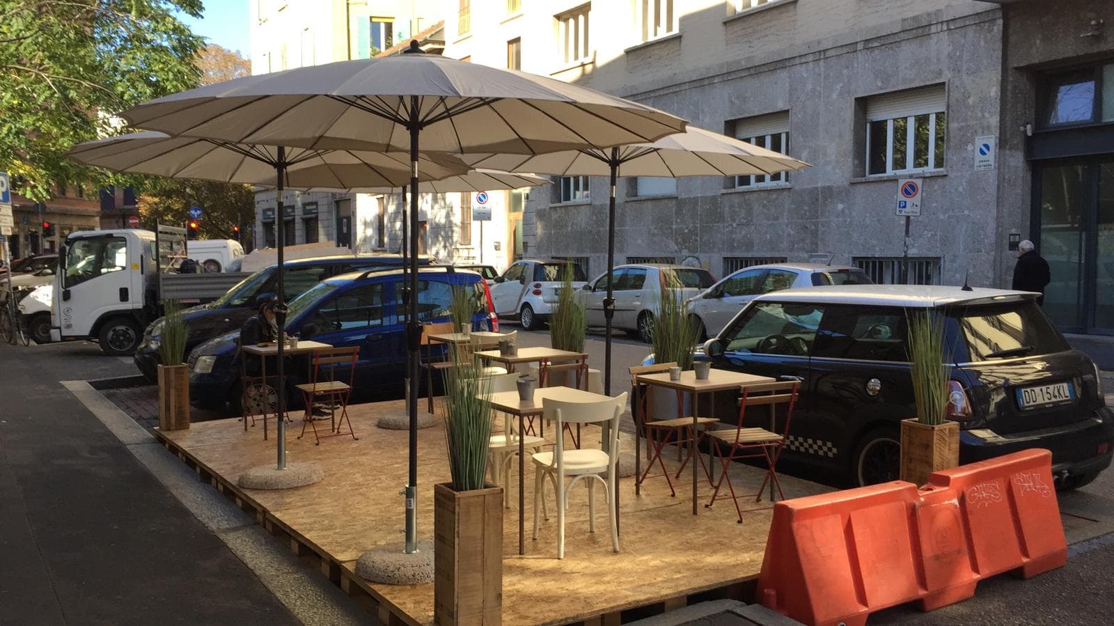 Storefront of Bgood, specialty coffee shop in Milan