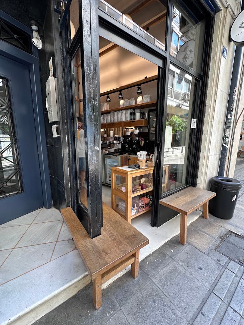 A tot - specialty coffee shop in Syntagma