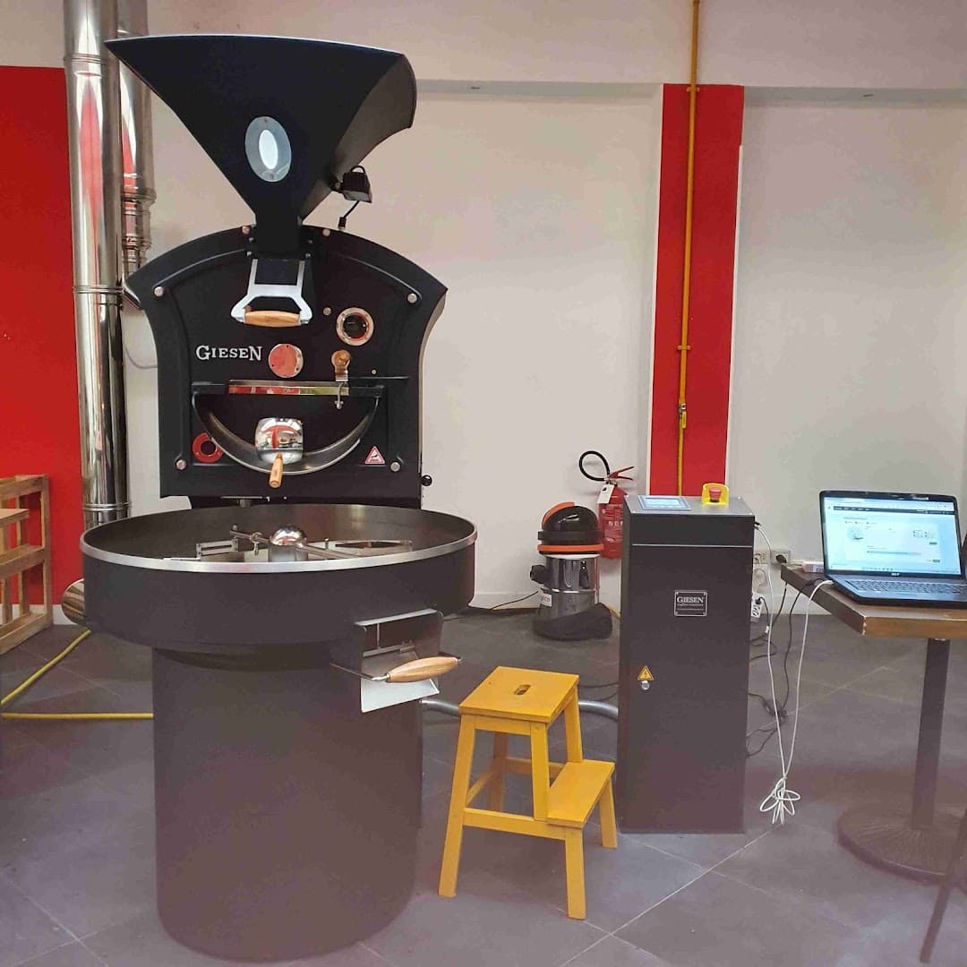 Interior of Aliena Coffee Roasters, specialty coffee shop in Rome