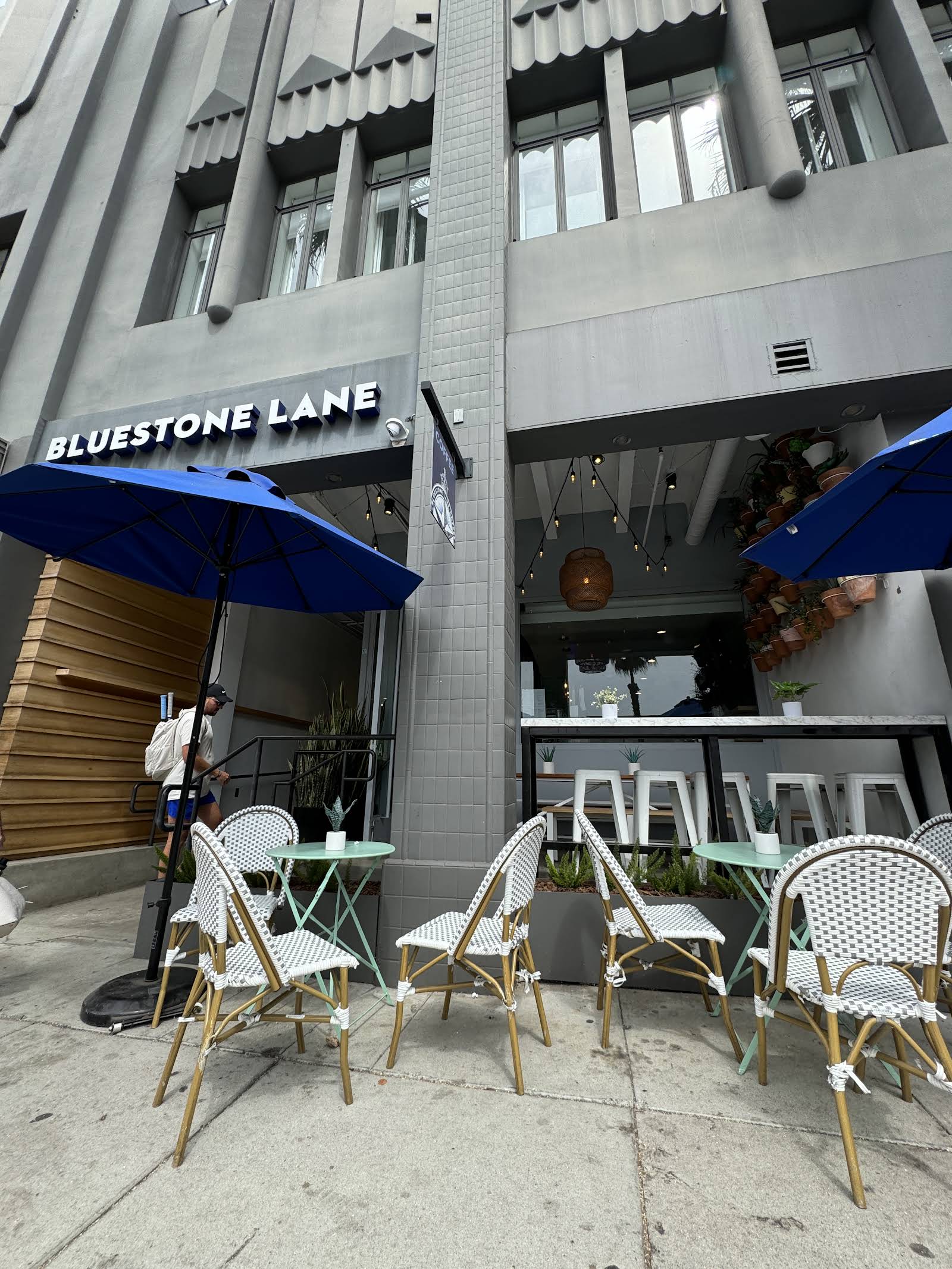 Bluestone Lane Santa Monica Coffee Shop specialty coffee shop in Los Angeles - photo 4