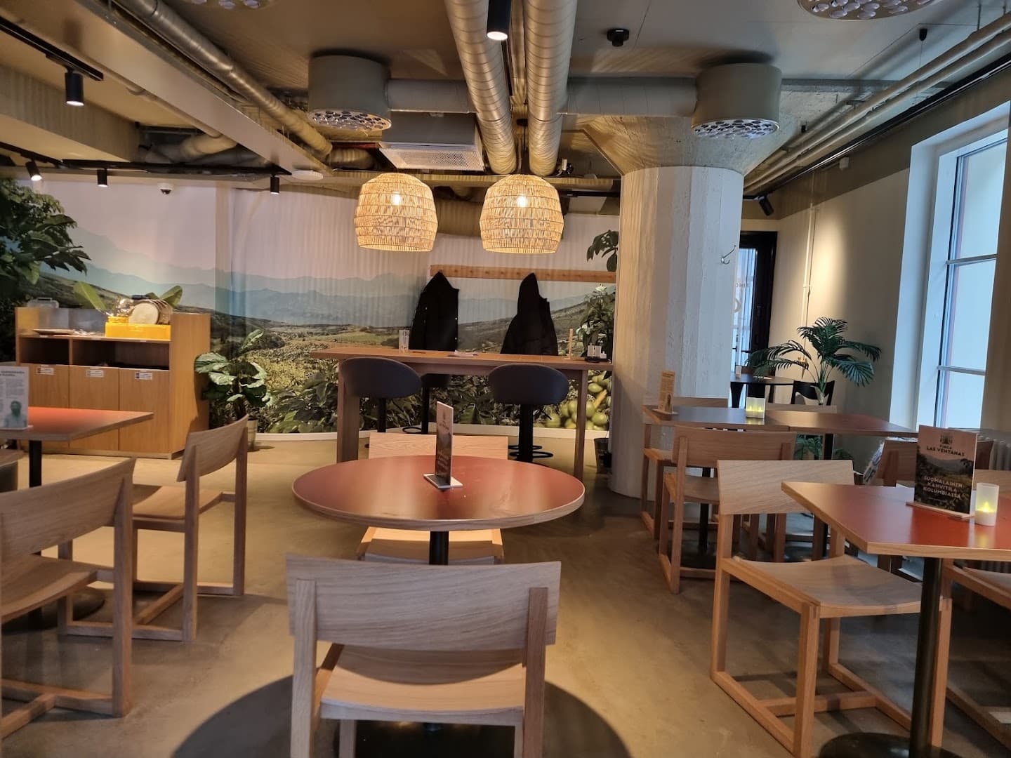 Interior of Finca Las Ventanas Café, specialty coffee shop in Helsinki