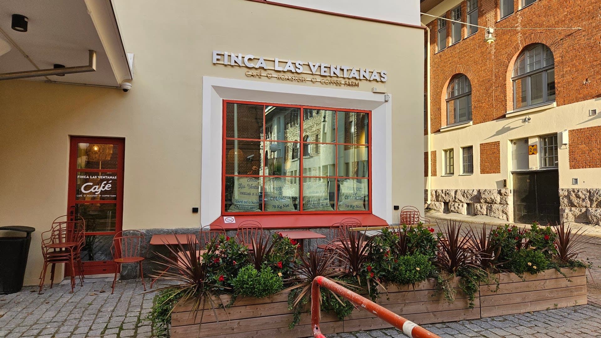 Storefront of Finca Las Ventanas Café, specialty coffee shop in Helsinki