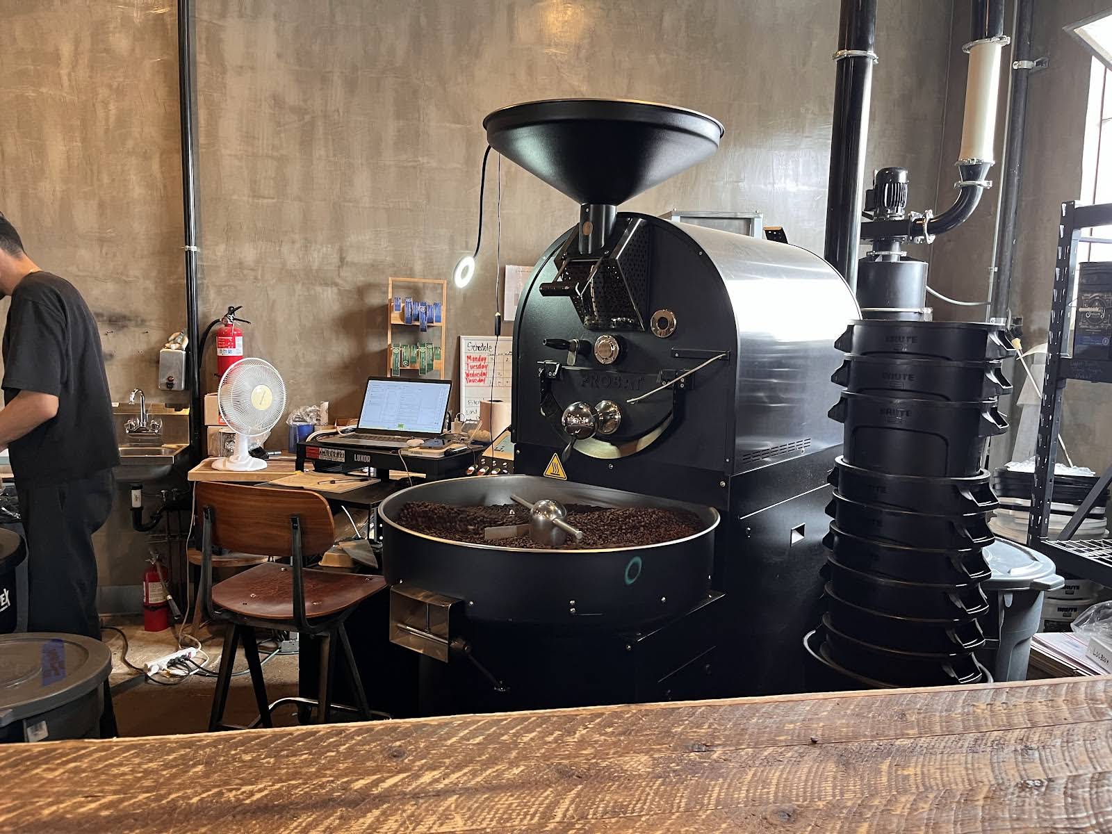Smoky Hollow Roasters specialty coffee shop in Los Angeles - photo 14