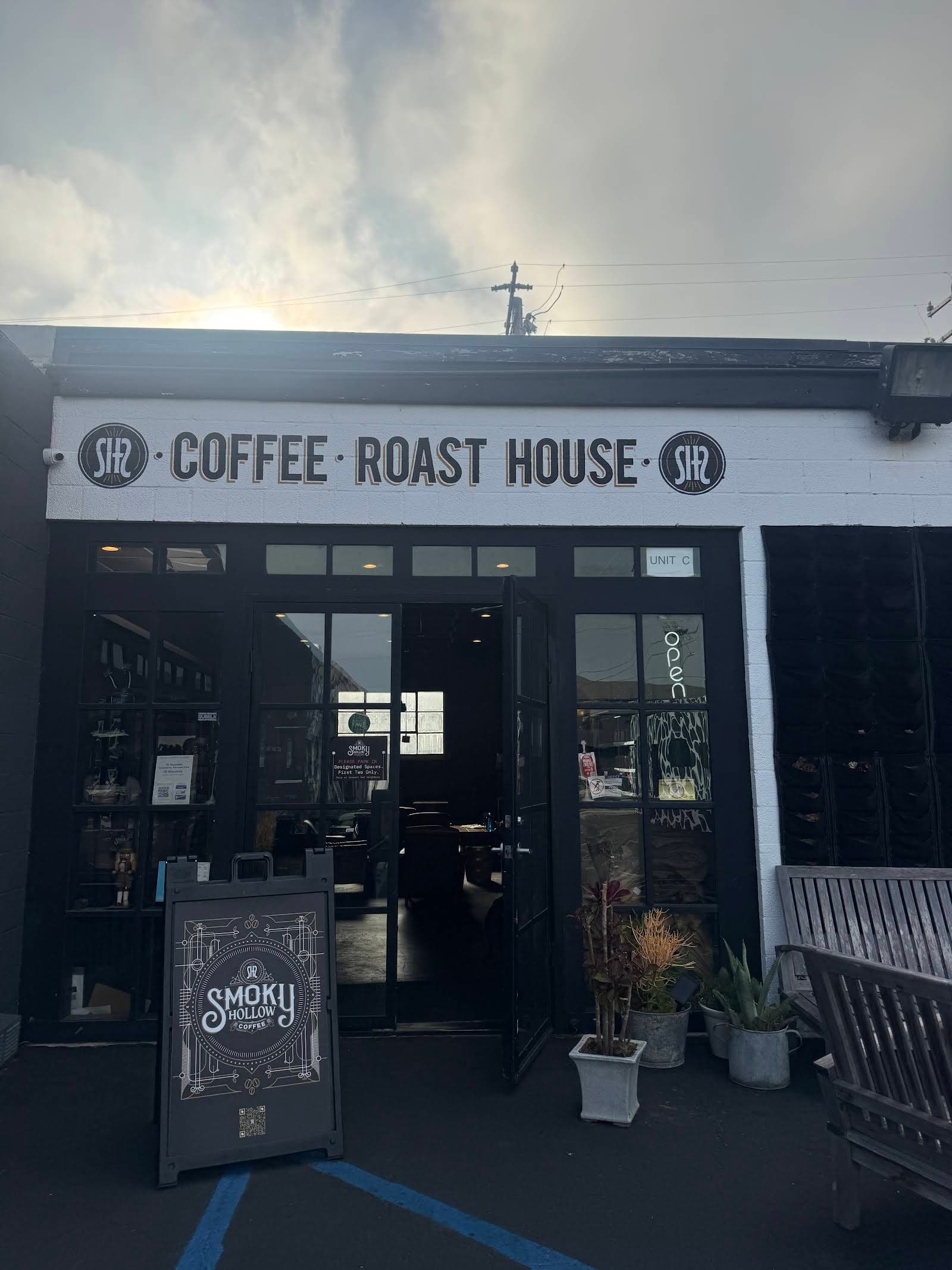 Smoky Hollow Roasters specialty coffee shop in Los Angeles - photo 9