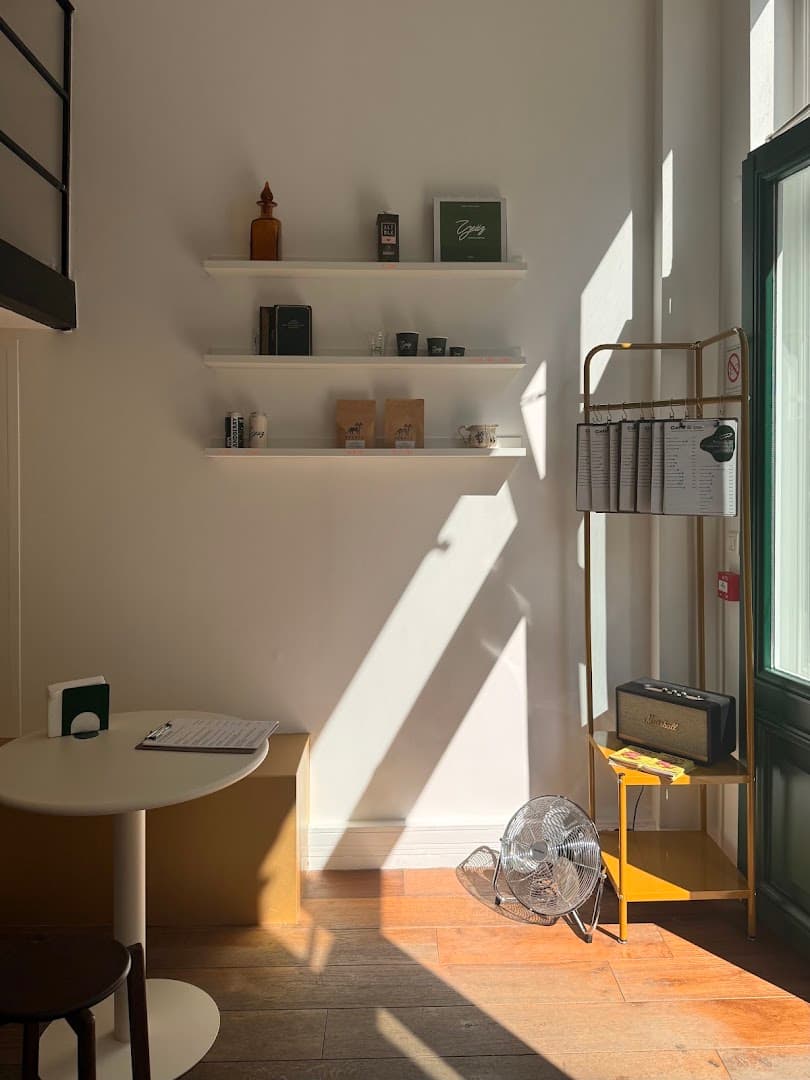 Yeüz slice & coffee - specialty coffee shop in Paris