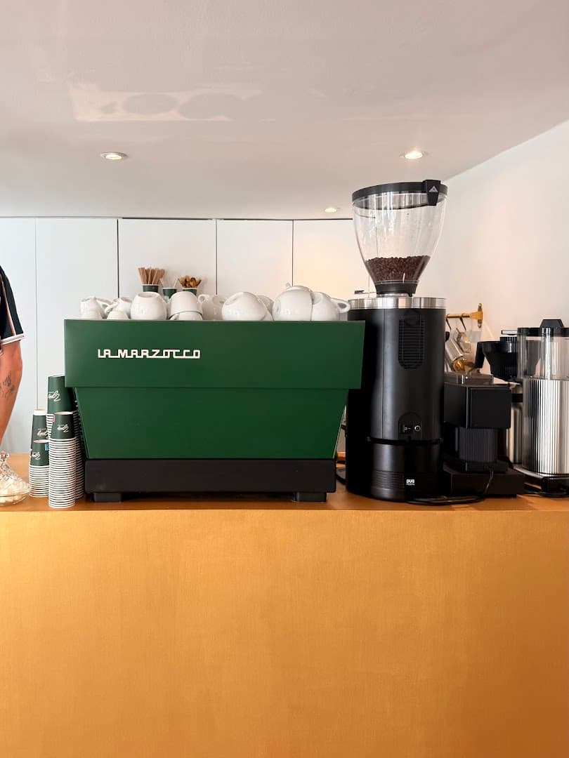 Yeüz slice & coffee - specialty coffee shop in Paris