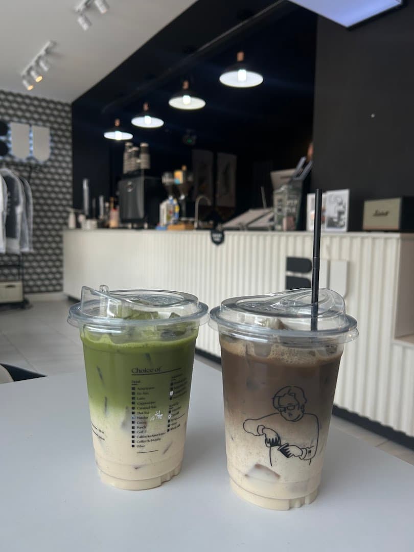 Black&White Street Coffee Bar - specialty coffee shop in Bangkok