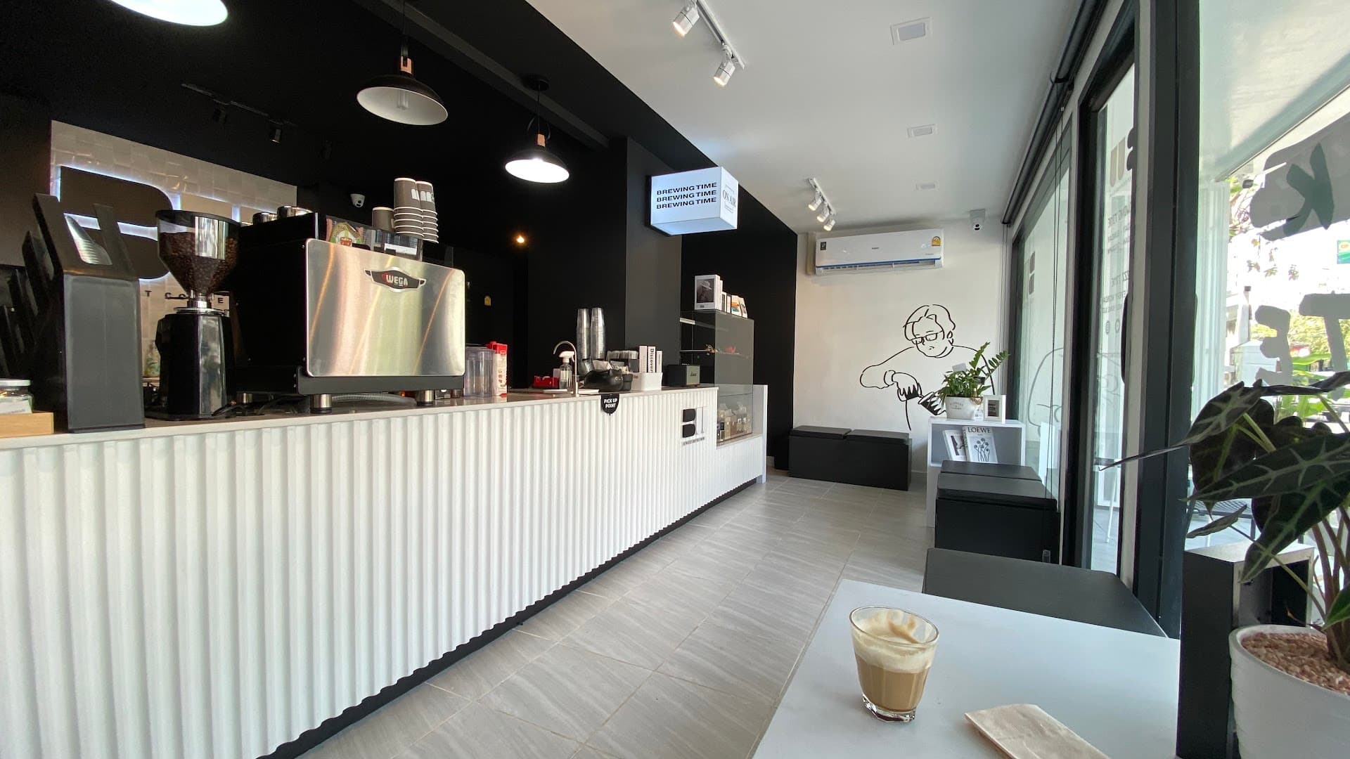 Black&White Street Coffee Bar specialty coffee shop in Bangkok - photo 3