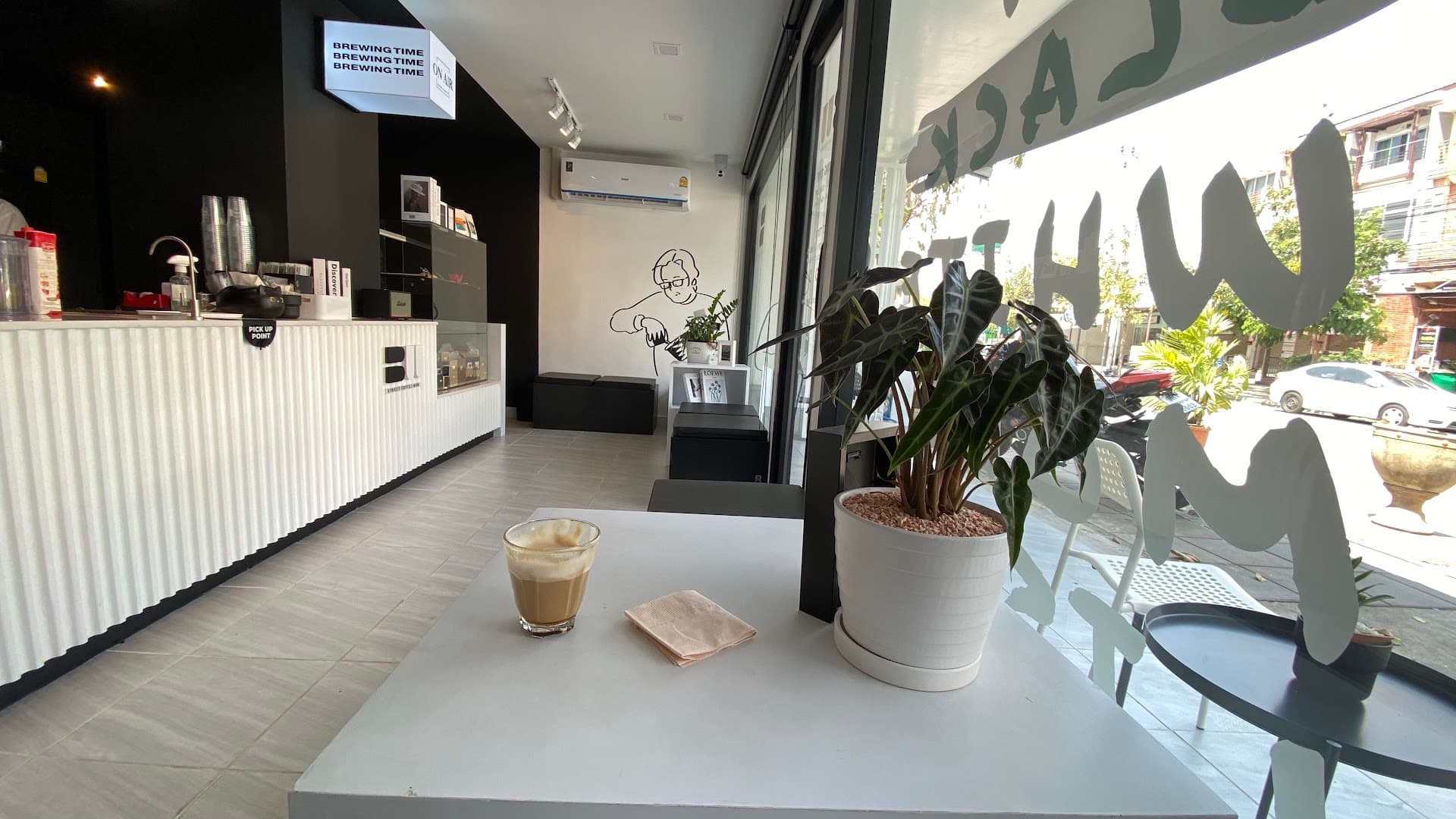 Black&White Street Coffee Bar specialty coffee shop in Bangkok - photo 8