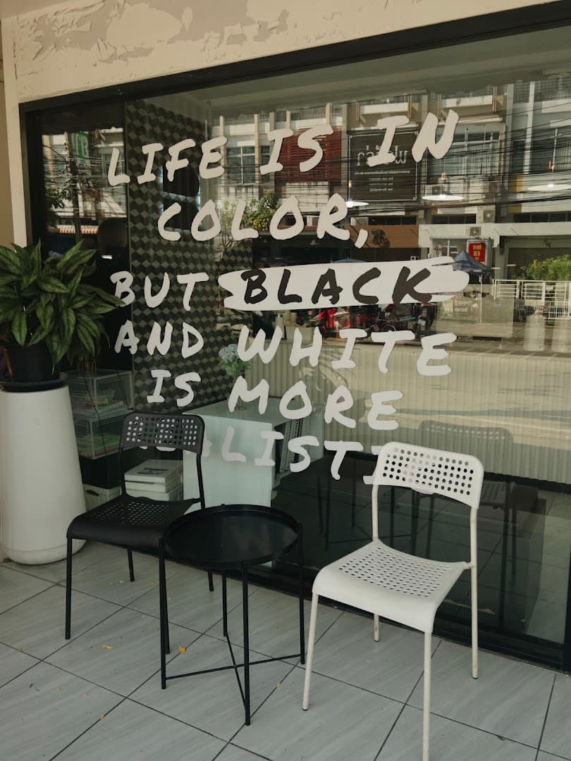 Black&White Street Coffee Bar - specialty coffee shop in Bangkok