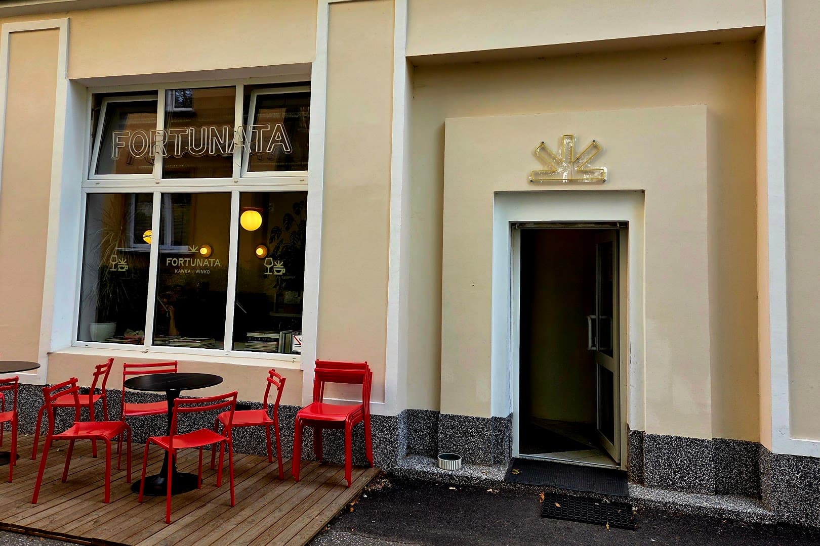 Storefront of Fortunata, specialty coffee shop in Warsaw