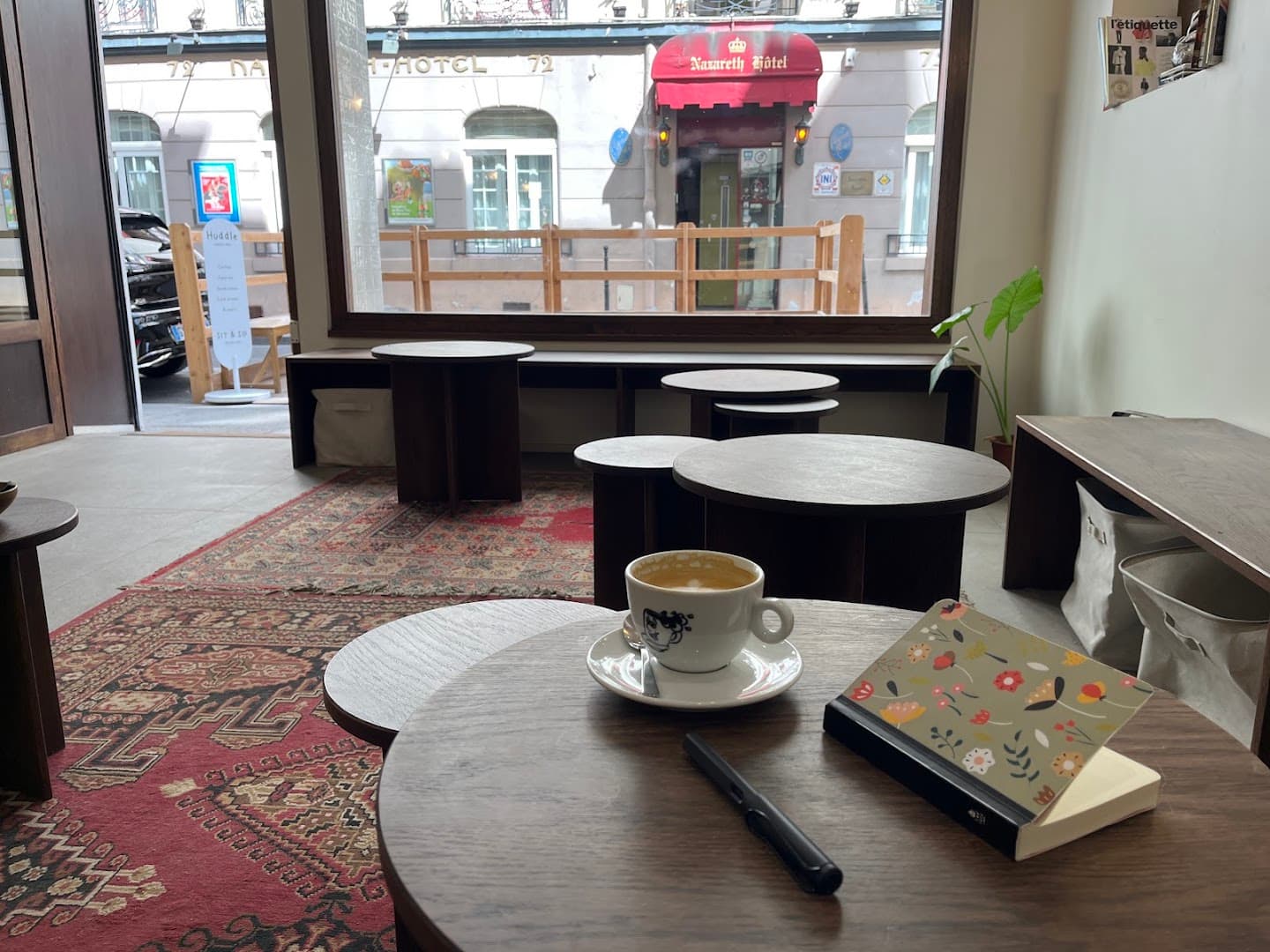 Huddle Coffee - specialty coffee shop in Paris