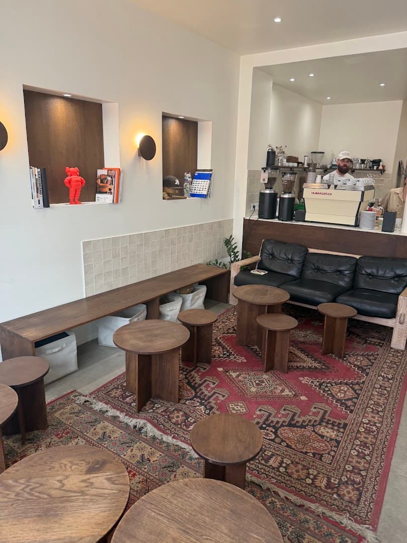 Huddle Coffee - specialty coffee shop in Paris