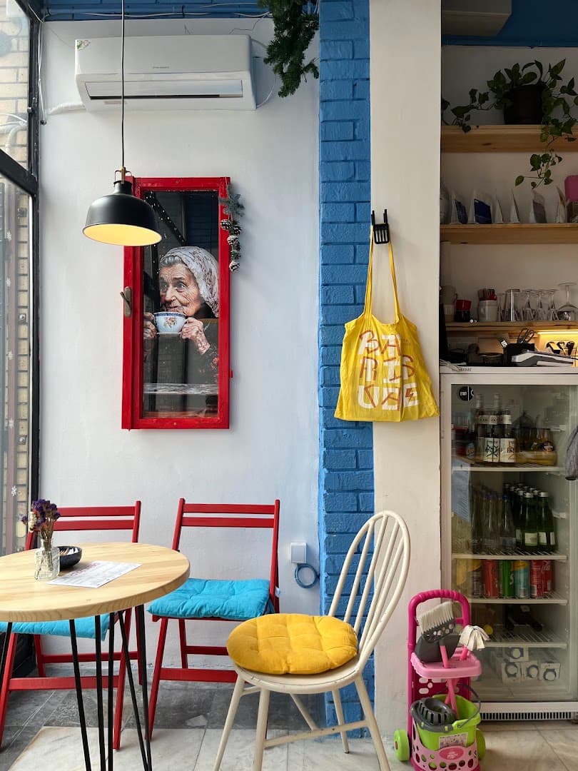 Pendžer Specialty Coffee Shop Bar - specialty coffee shop in Centar