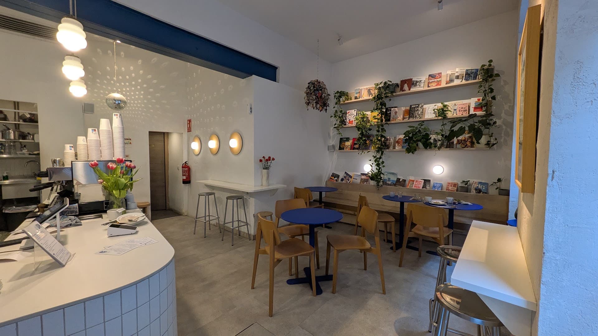 Etual Café specialty coffee shop in Madrid - photo 3