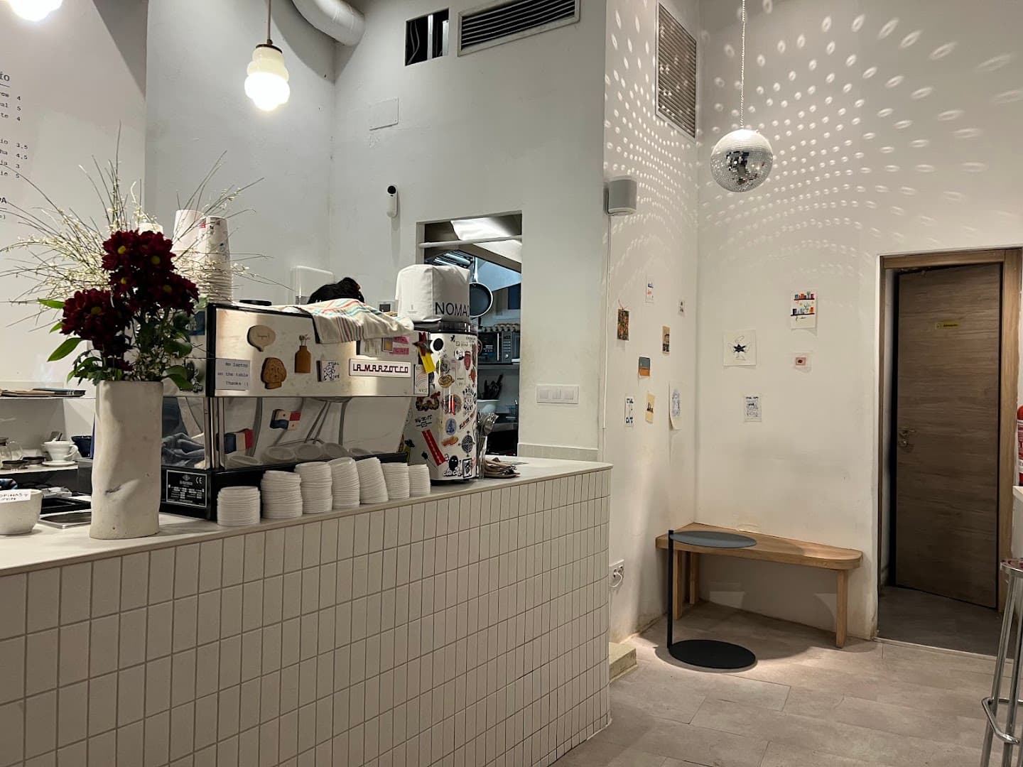 Etual Café specialty coffee shop in Madrid - photo 4