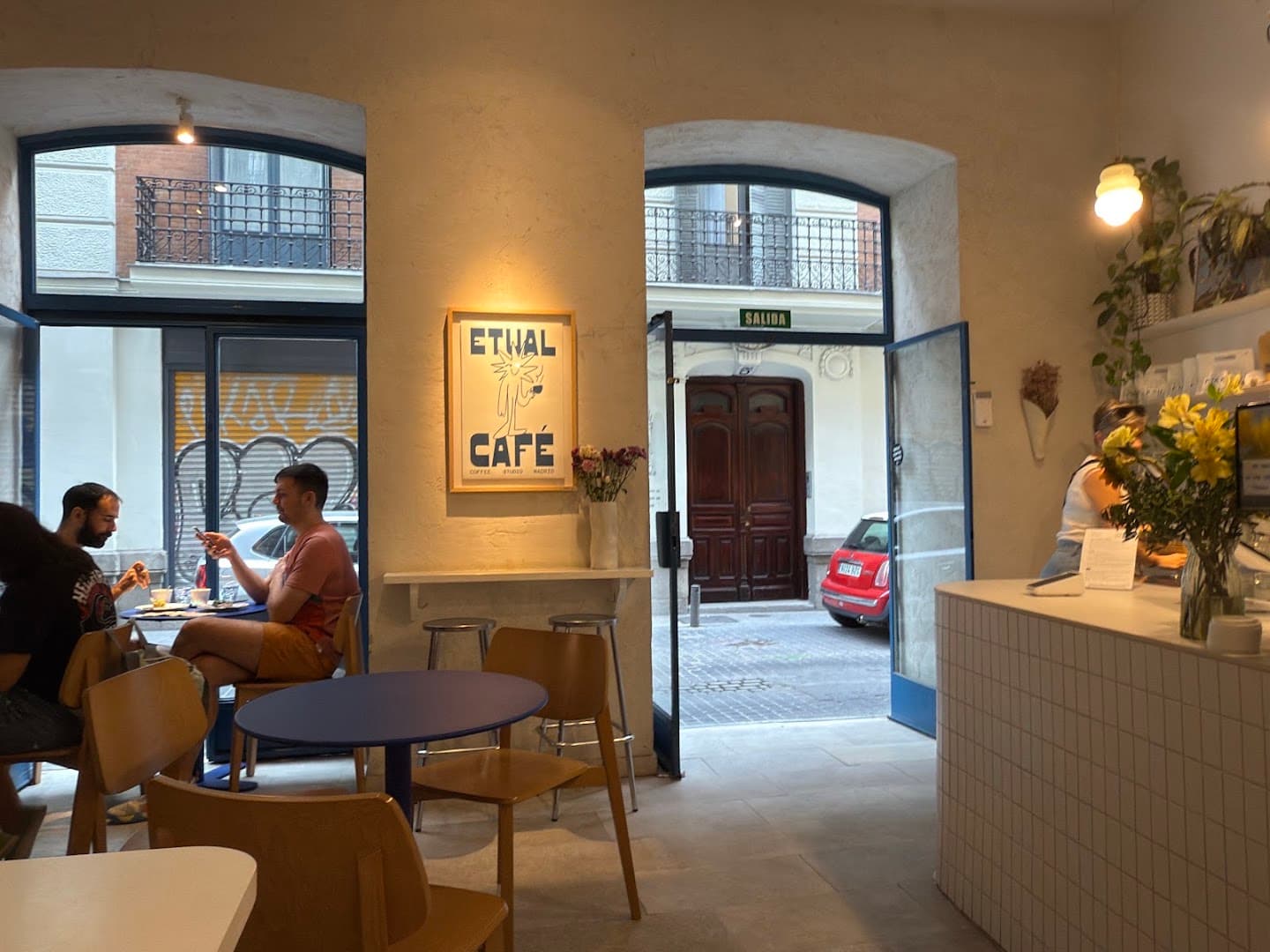 Etual Café specialty coffee shop in Madrid - photo 7