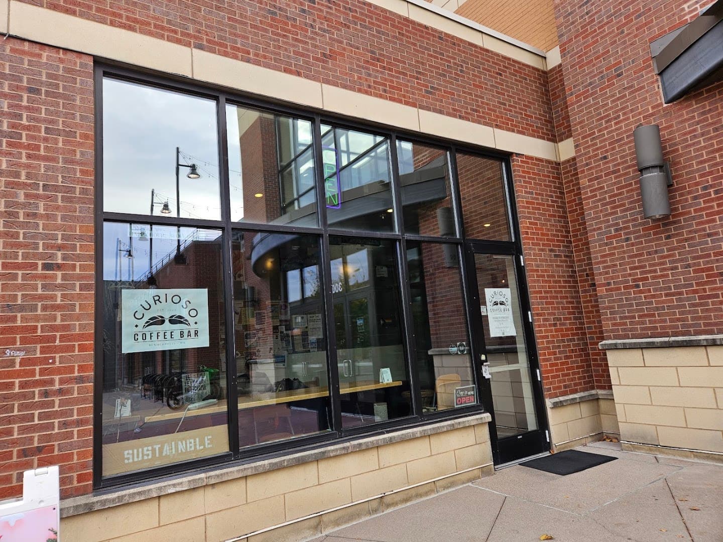 Storefront of Curioso Coffee Bar: Uptown, specialty coffee shop in Minneapolis