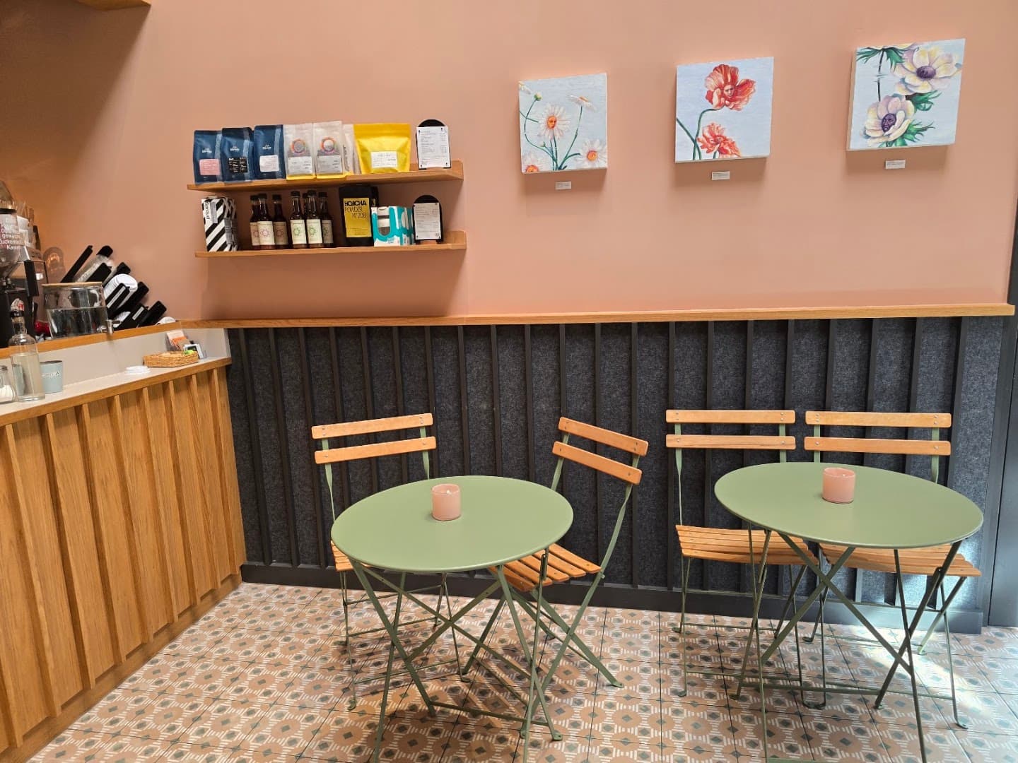 Interior of Le Petit Marais, specialty coffee shop in Zurich
