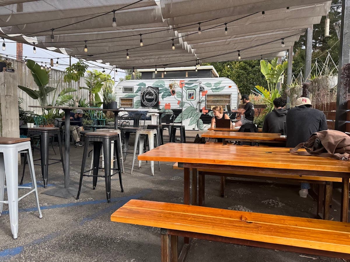 Alana's Coffee Roasters specialty coffee shop in Los Angeles - photo 8
