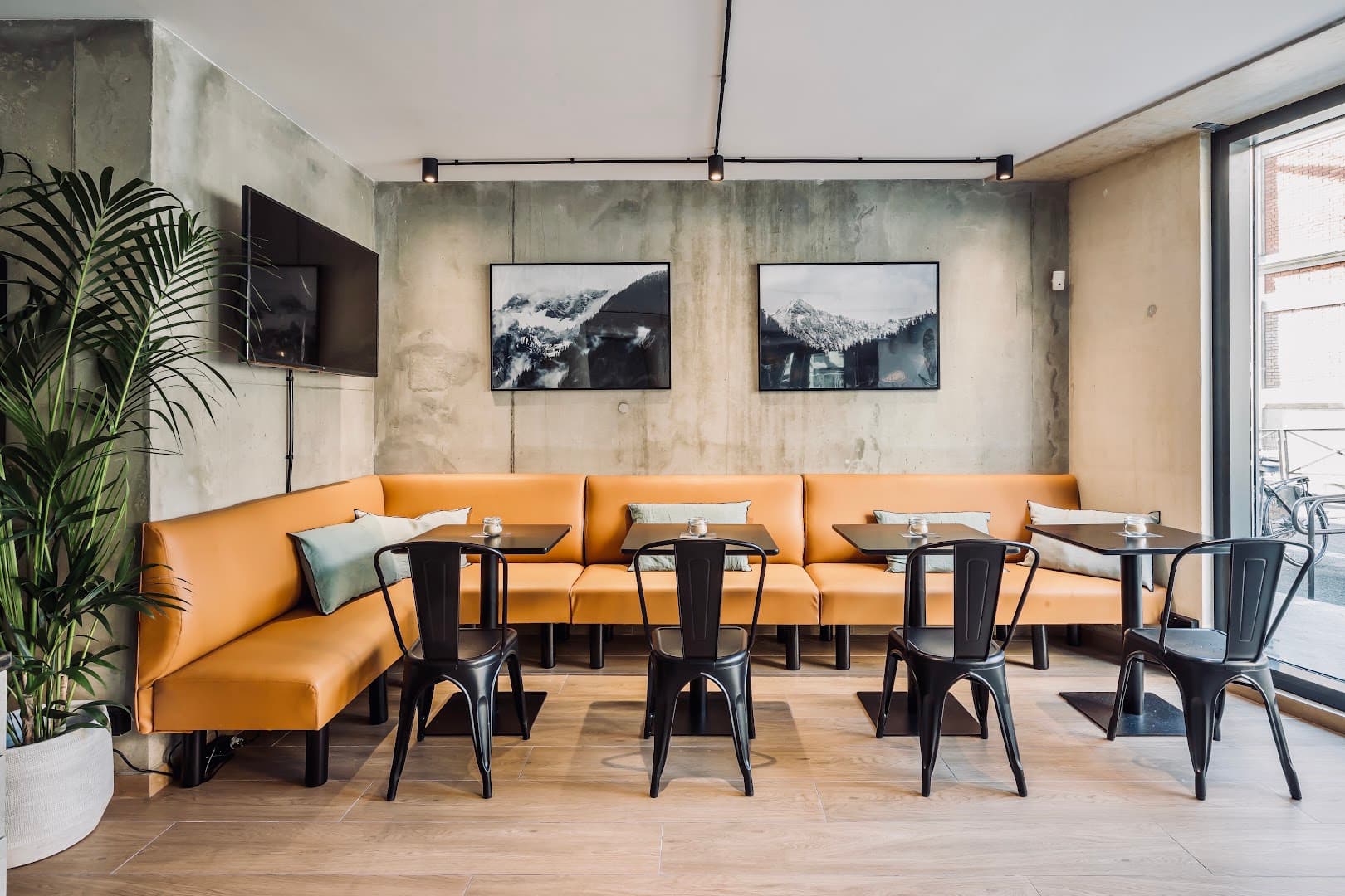 Storm Cycling Club - specialty coffee shop in Paris