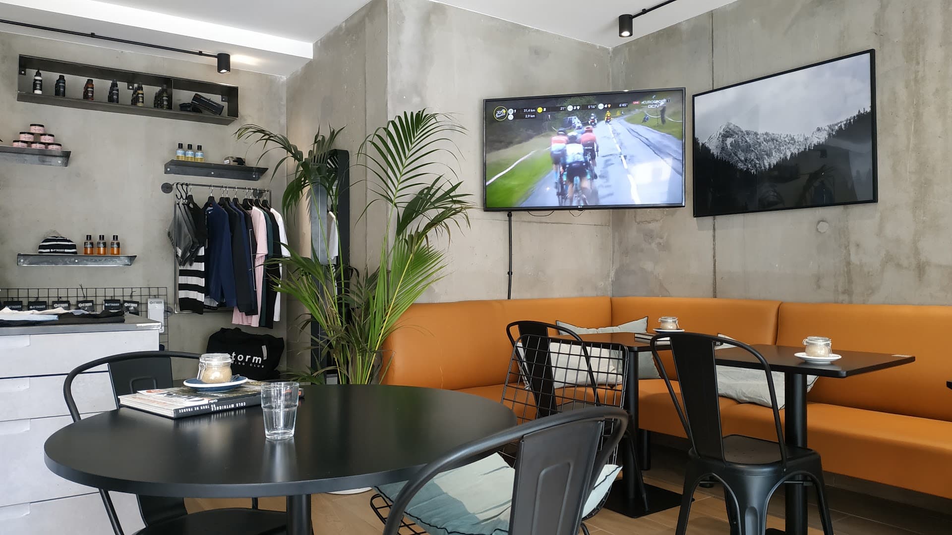 Storm Cycling Club - specialty coffee shop in Paris