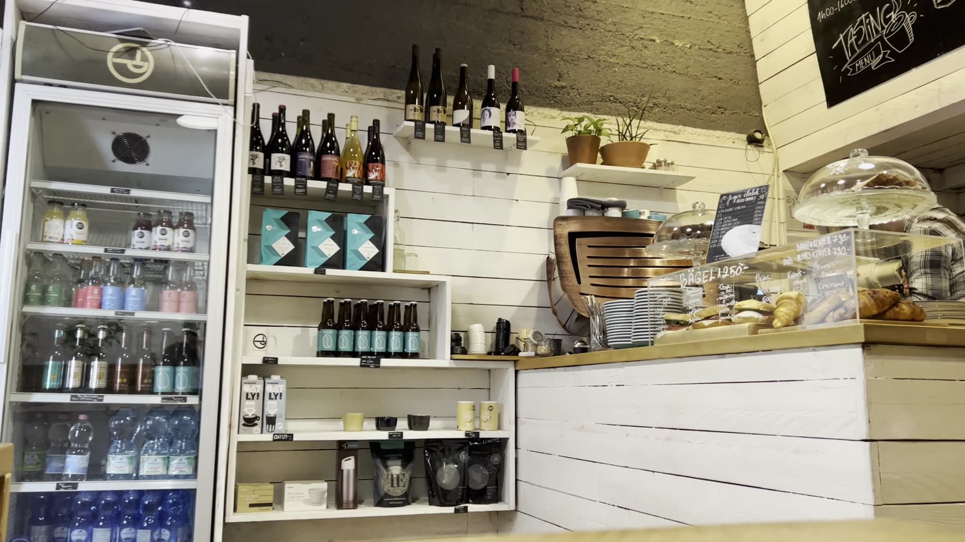 Tamp & Pull Espresso Bar specialty coffee shop in Budapest - photo 5