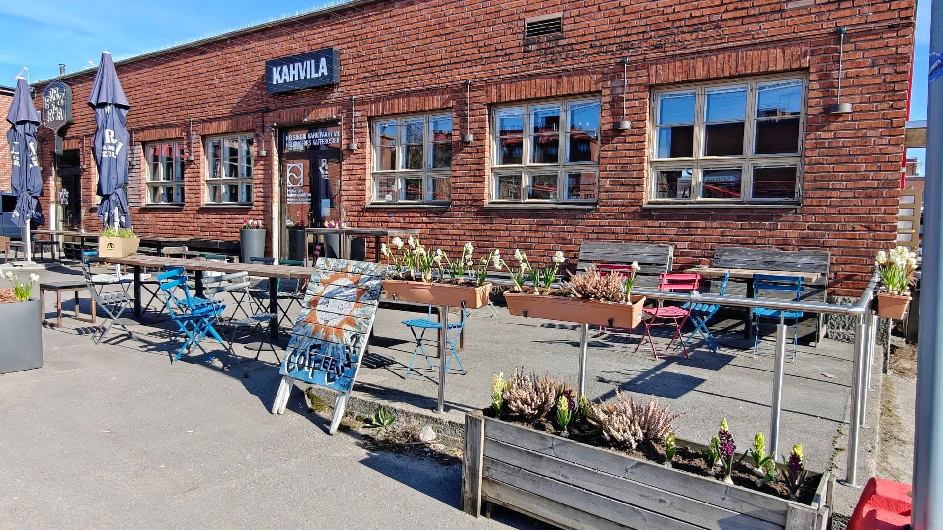 Storefront of Helsingin Kahvipaahtimon Päiväkahvibaari Teurastamo, specialty coffee shop in Helsinki