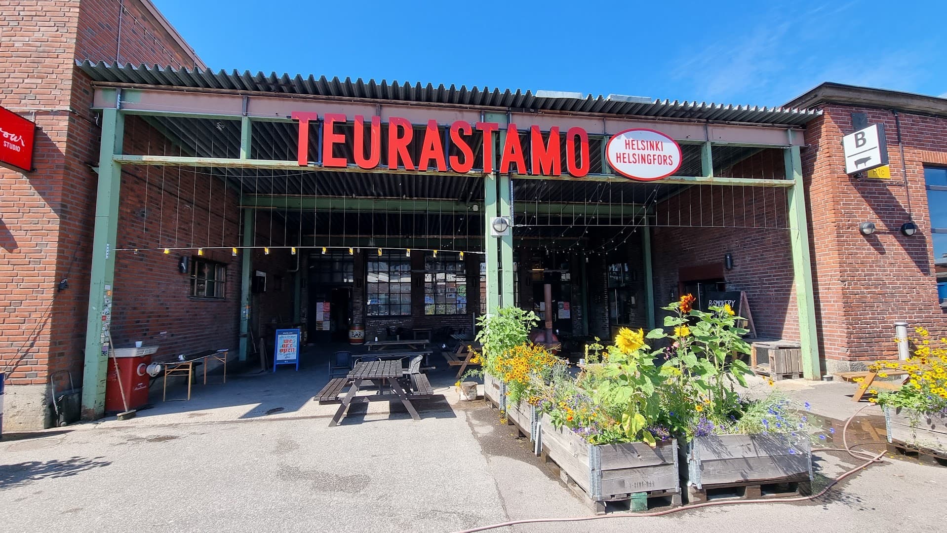 Storefront of Helsingin Kahvipaahtimon Päiväkahvibaari Teurastamo, specialty coffee shop in Helsinki