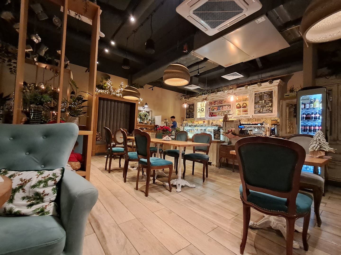 Interior of Ach Cafe, specialty coffee shop in Warsaw