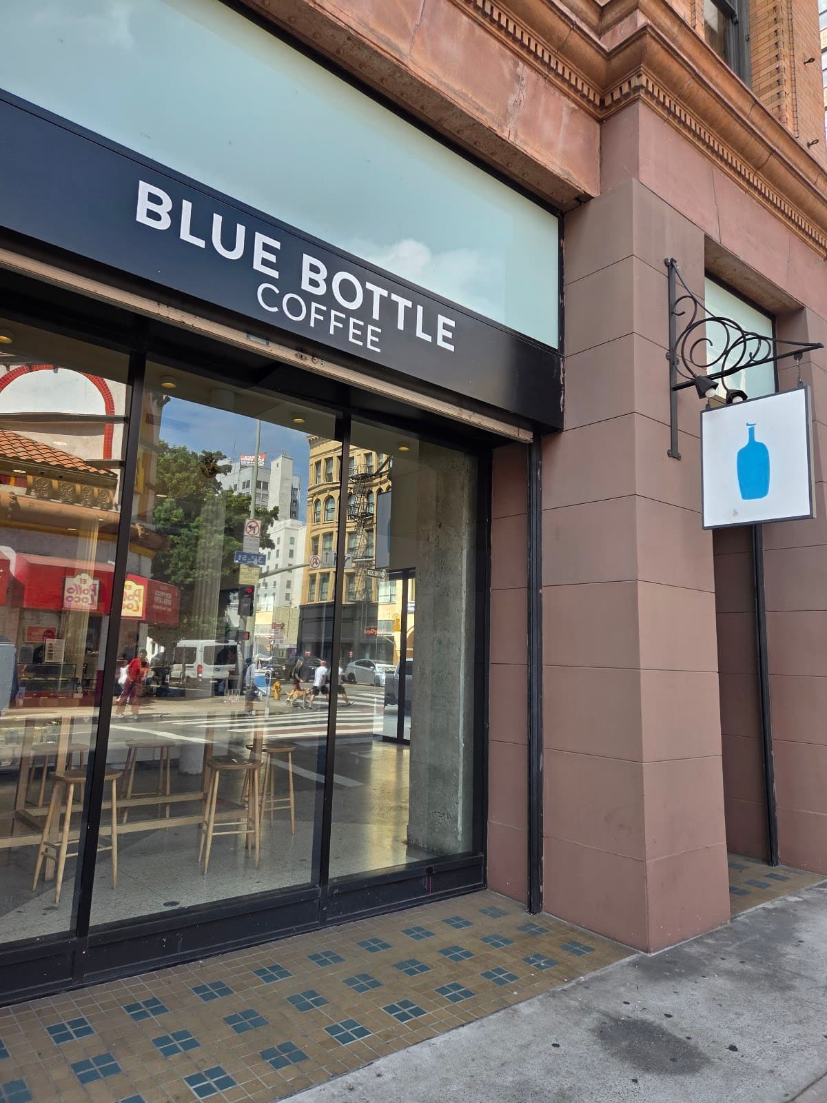Blue Bottle Coffee specialty coffee shop in Los Angeles - photo 5